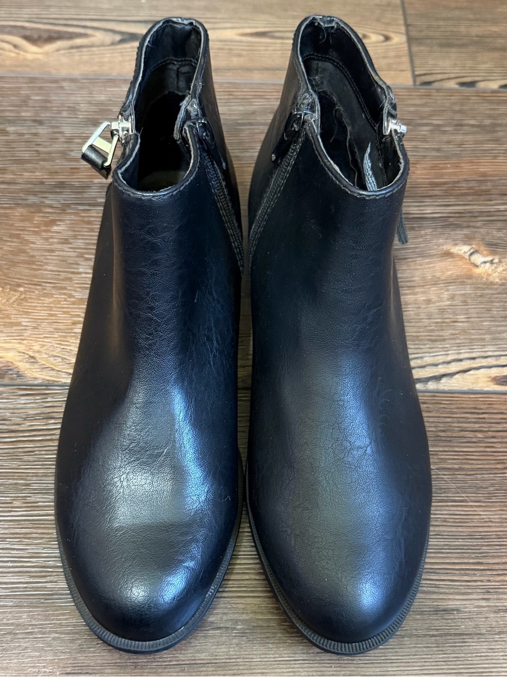 R2 Serilda- Women's Black Leather Ankle Boots - Sleek Side-Zip Style - NWOT